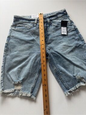 NWT Women's Original Use Light Wash Distressed Denim Shorts Size 28/9" Inseam